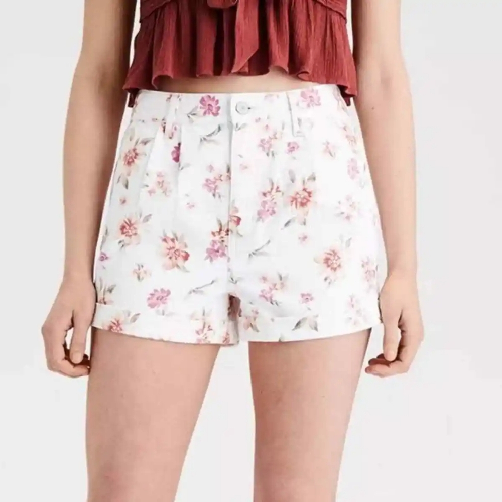 American Eagle White Floral Cuffed High Waist Mom Shorts Women's Size 8